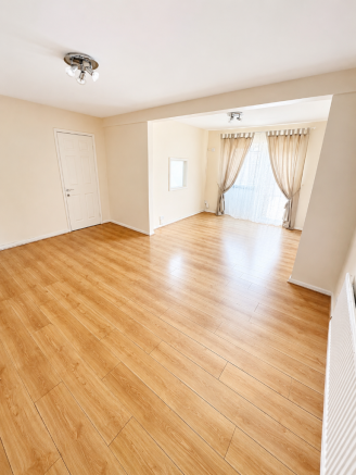 Living Room Dif. Ang