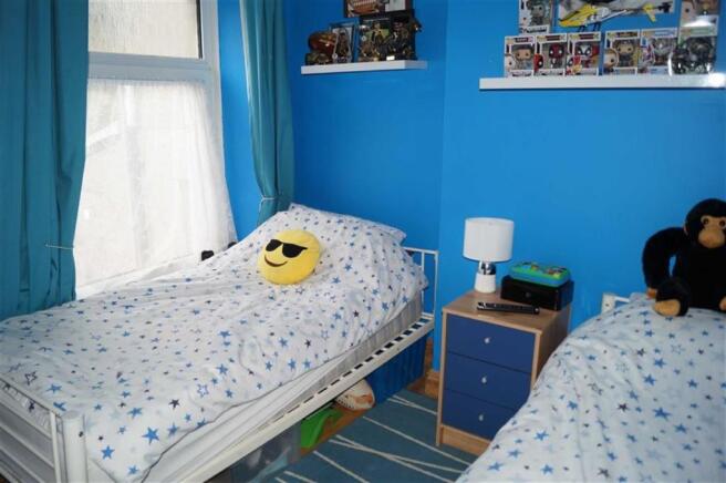 BEDROOM 3 (MIDDLE)