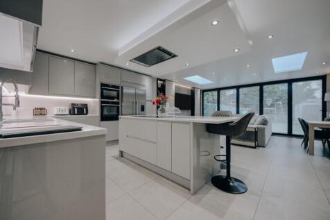 Highwood Avenue, Bushey, WD23
