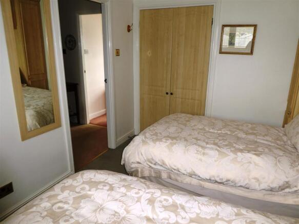 bed2pic2.JPG