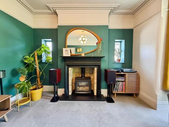 4 bed Semi-Detached for sale Image 5