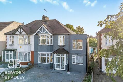 Woodford Avenue, Ilford, IG2