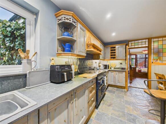3 bed Detached for sale Image 6