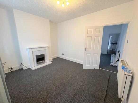 3 bed End of Terrace to rent Image 3