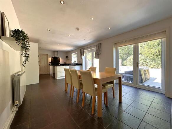 Superb OPEN-PLAN Dining Kitchen 092