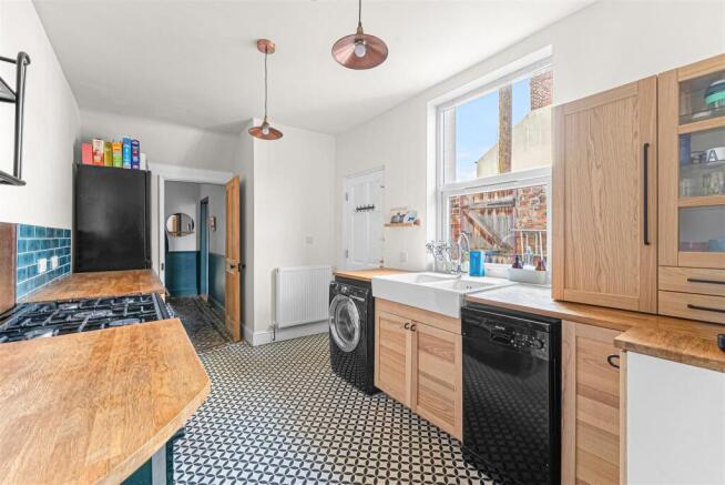2 bed Terraced for sale Image 7