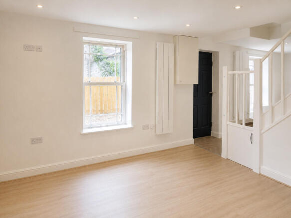 2 bed Detached to rent Image 4