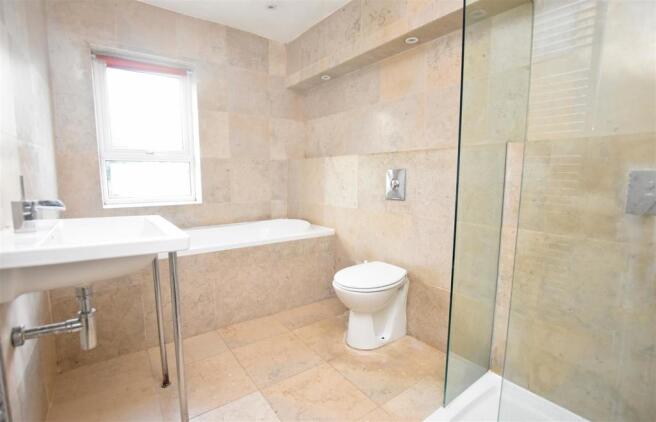 Family Bathroom.JPG