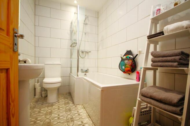 4 bed Semi-Detached for sale Image 9