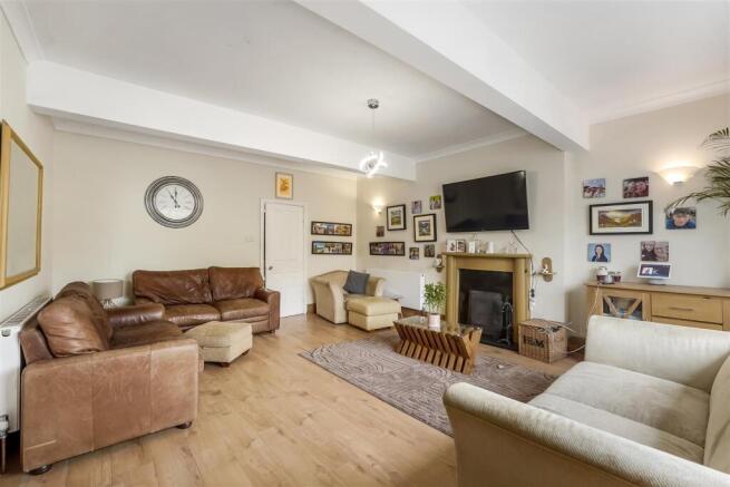 4 bed Semi-Detached for sale Image 6