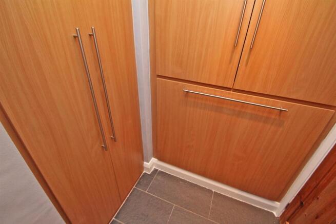 CLOAKS/UTILITY AREA