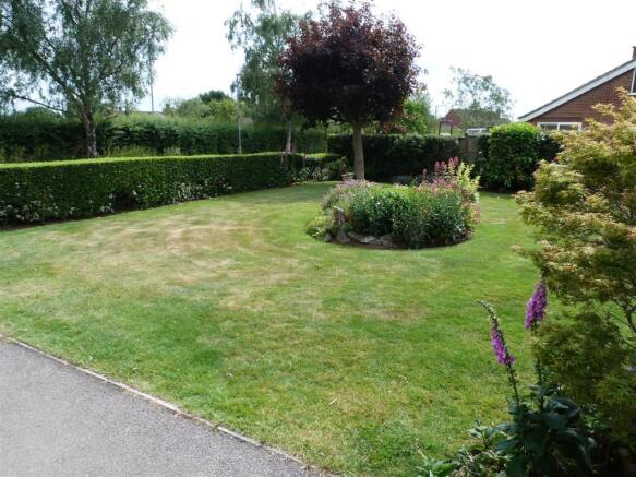 FRONT GARDEN
