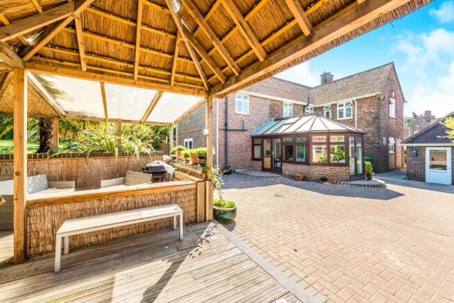 Covered BBQ/Patio