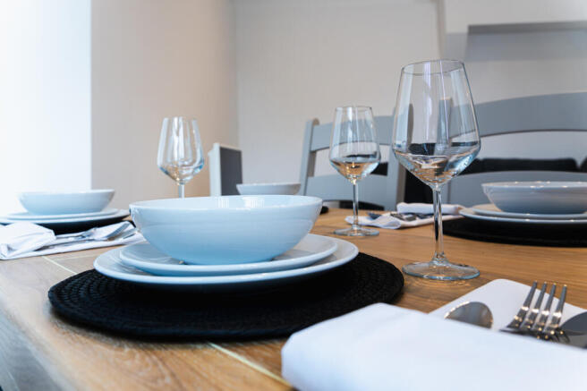 2 bed Apartment to rent Image 8