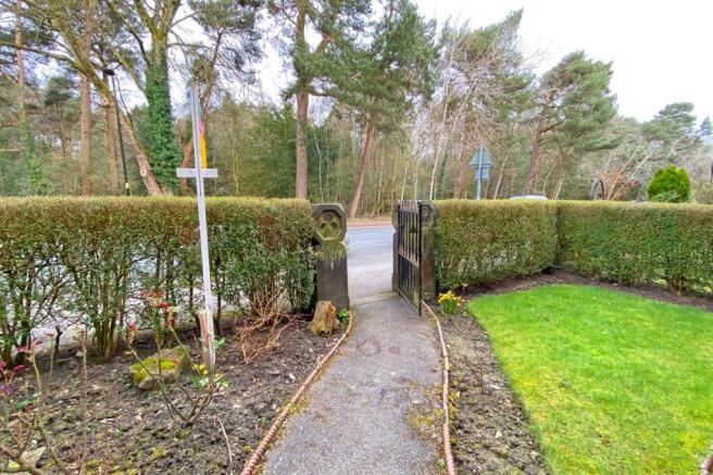 2 bed Flat for sale Image 6