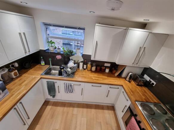 Flat A, 26 Kingsmead Kitchen.jpg