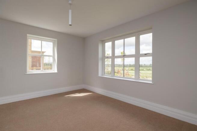 5 bed House for sale Image 9