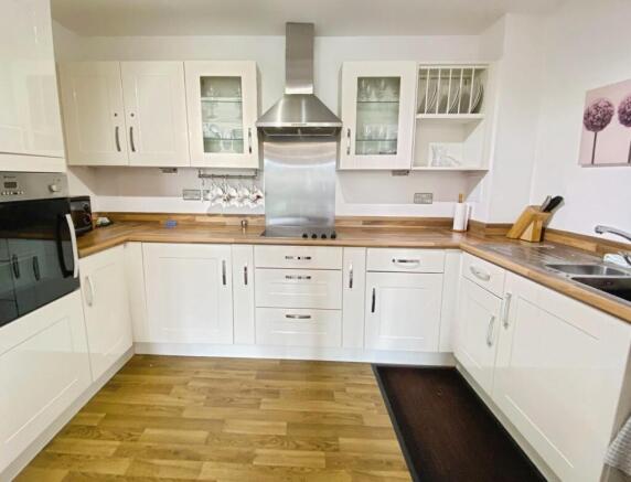 2 bed Apartment for sale Image 8