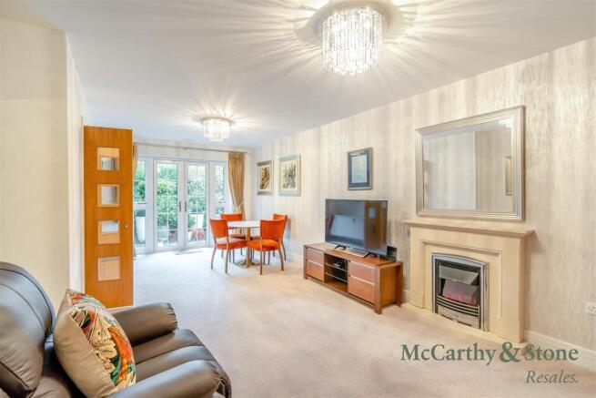 8708392-interior11.jpg