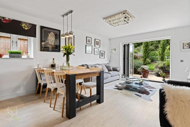 Kitchen/ Living Room