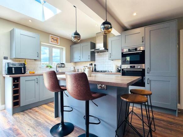 2 bed Semi-Detached for sale Image 8
