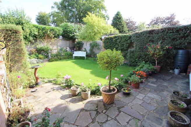 014 Willowside - Garden - 1.JPG