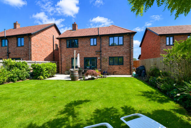 Isherwood Road, Carrington, M31 photo 4