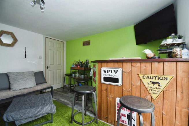 Bar/Garden Office