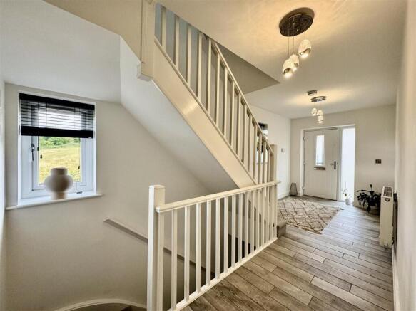 4 bed Detached for sale Image 10