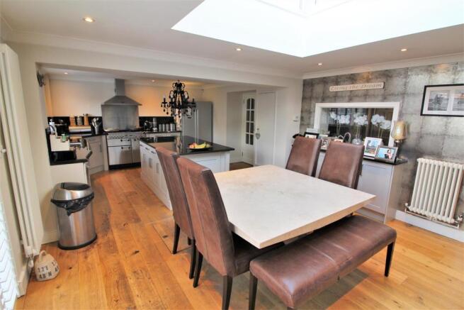 OPEN PLAN KITCHEN FAMILY ROOM
