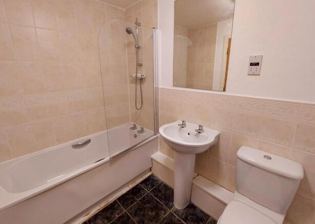 2 bed Penthouse to rent Image 8