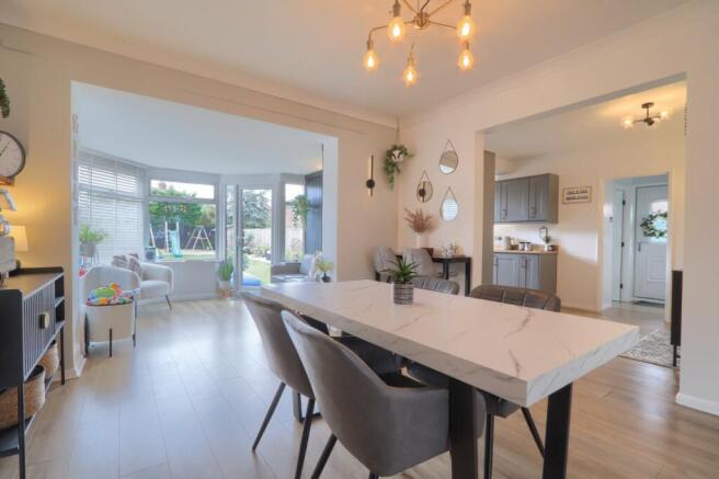 4 bed Semi-Detached for sale Image 4