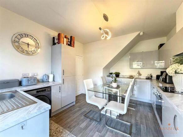 3 bed Terraced for sale Image 5