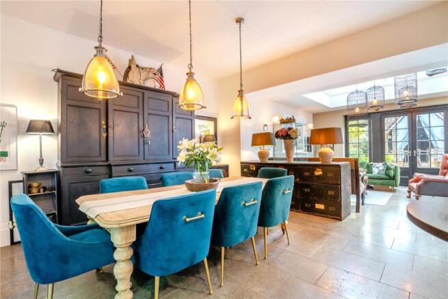 5 bed Detached for sale Image 6