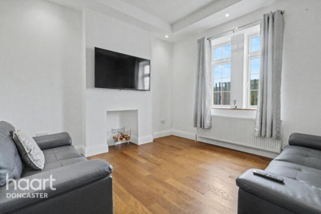 5 bed Detached for sale Image 6