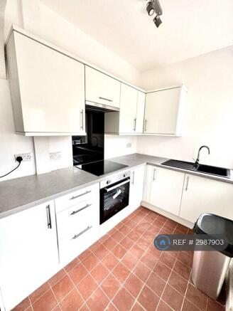 4 bed Terraced to rent Image 8