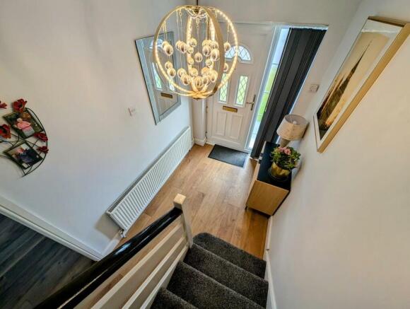 87 Dorset Way entrance hall.jpg