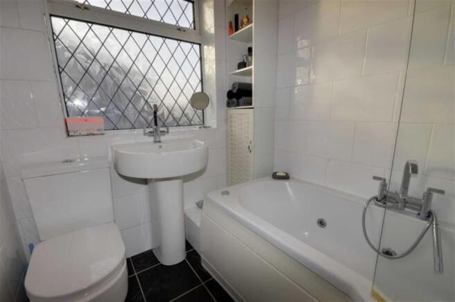 FAMILY BATHROOM