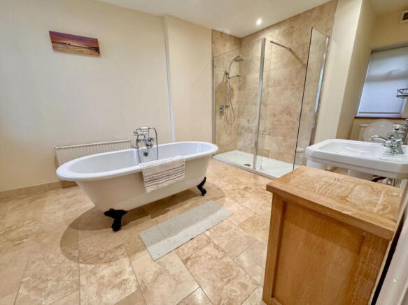 3 bed Town House for sale Image 8