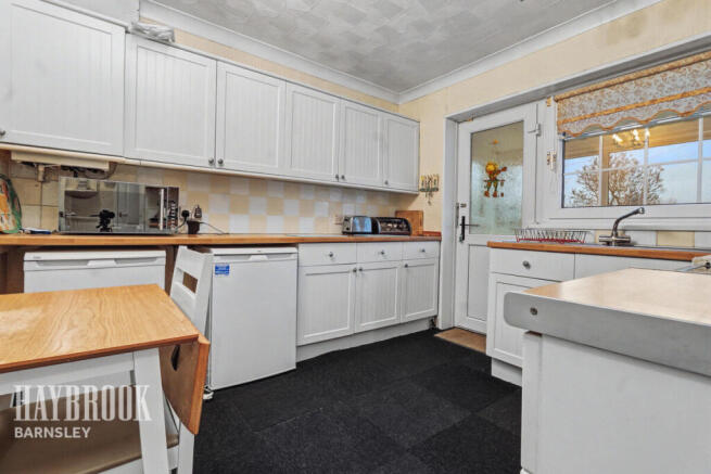 2 bed Semi-Detached Bungalow for sale Image 8