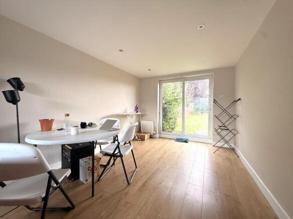 3 bed House to rent Image 5