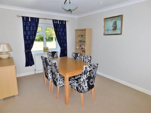 DINING ROOM.JPG