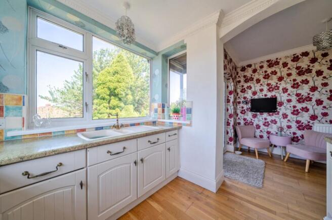 3 bed Semi-Detached for sale Image 10