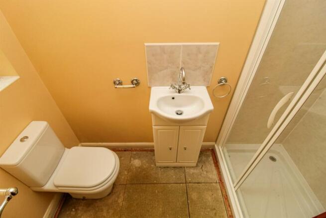 EN SUITE SHOWER ROOM/W.C.