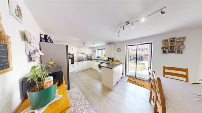 4 bed Detached for sale Image 4
