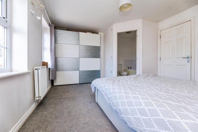 3 bed Terraced for sale Image 6