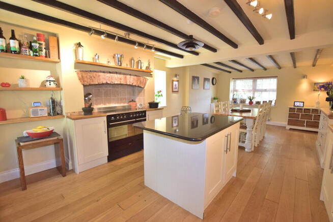 4 bed Detached for sale Image 7