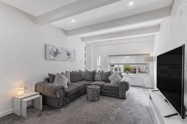 Lounge/Dining