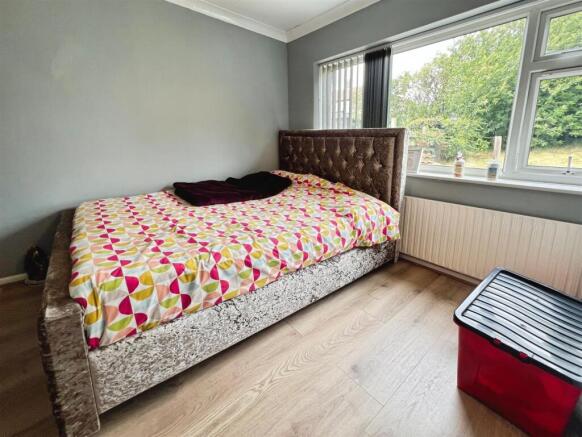 3 bed Semi-Detached Bungalow for sale Image 11