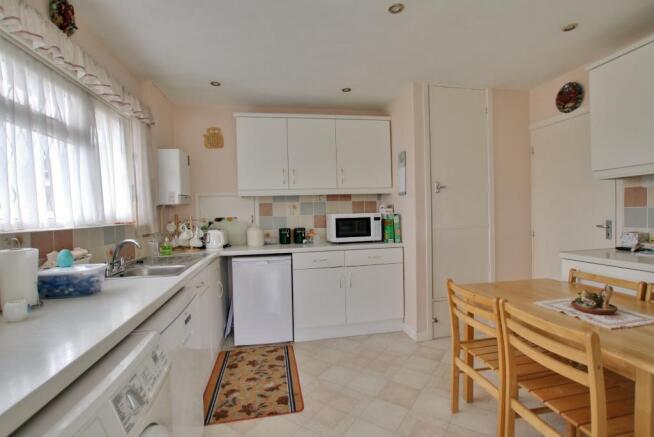 KITCHEN/BREAKFAST ROOM